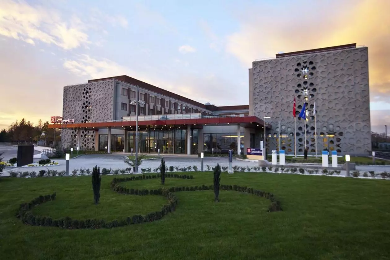 HILTONGARDENINN_SHABAVIZ (2).jpg